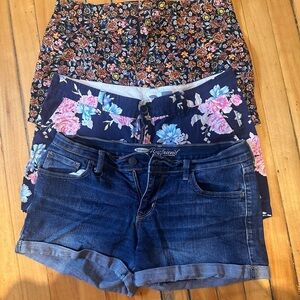 Old Navy Women’s Shorts Size 4 Bundle